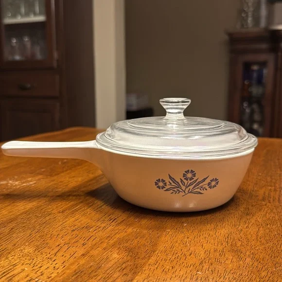 Vtg. 1980s Corning Ware, handled, Blue Cornflower 1 pint casserole/saucepan. - Picture 4 of 9